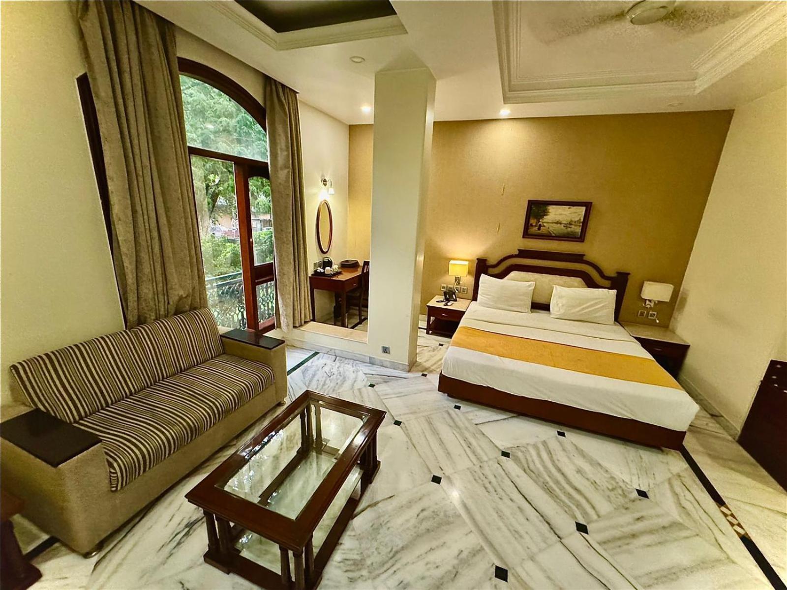 Hotel Florence Inn, Karol Bagh, New Delhi, 2 Min From Metro ภายนอก รูปภาพ
