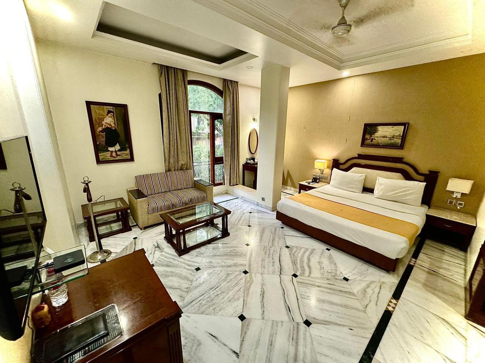 Hotel Florence Inn, Karol Bagh, New Delhi, 2 Min From Metro ภายนอก รูปภาพ
