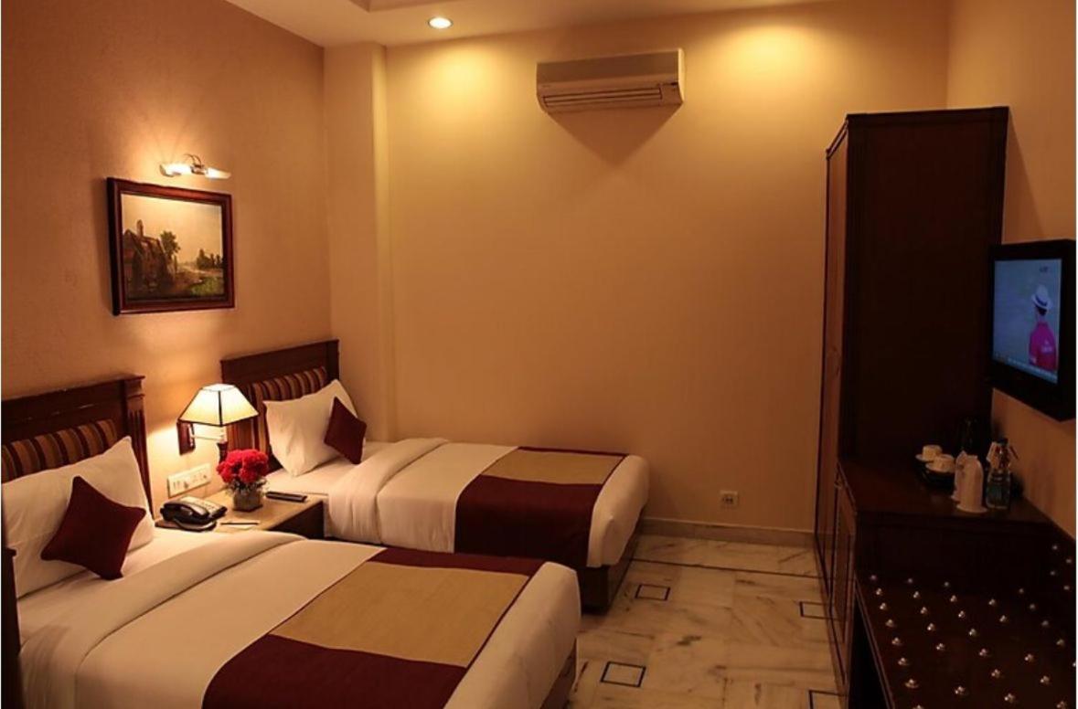 Hotel Florence Inn, Karol Bagh, New Delhi, 2 Min From Metro ภายนอก รูปภาพ
